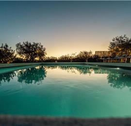  6 bedroom villa with heated pool in Modica, sleeps 18